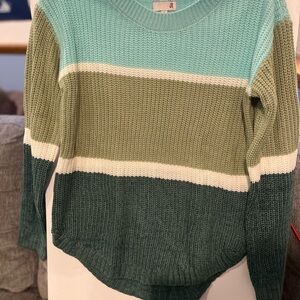 Kohls Women’s sweater new never worn
